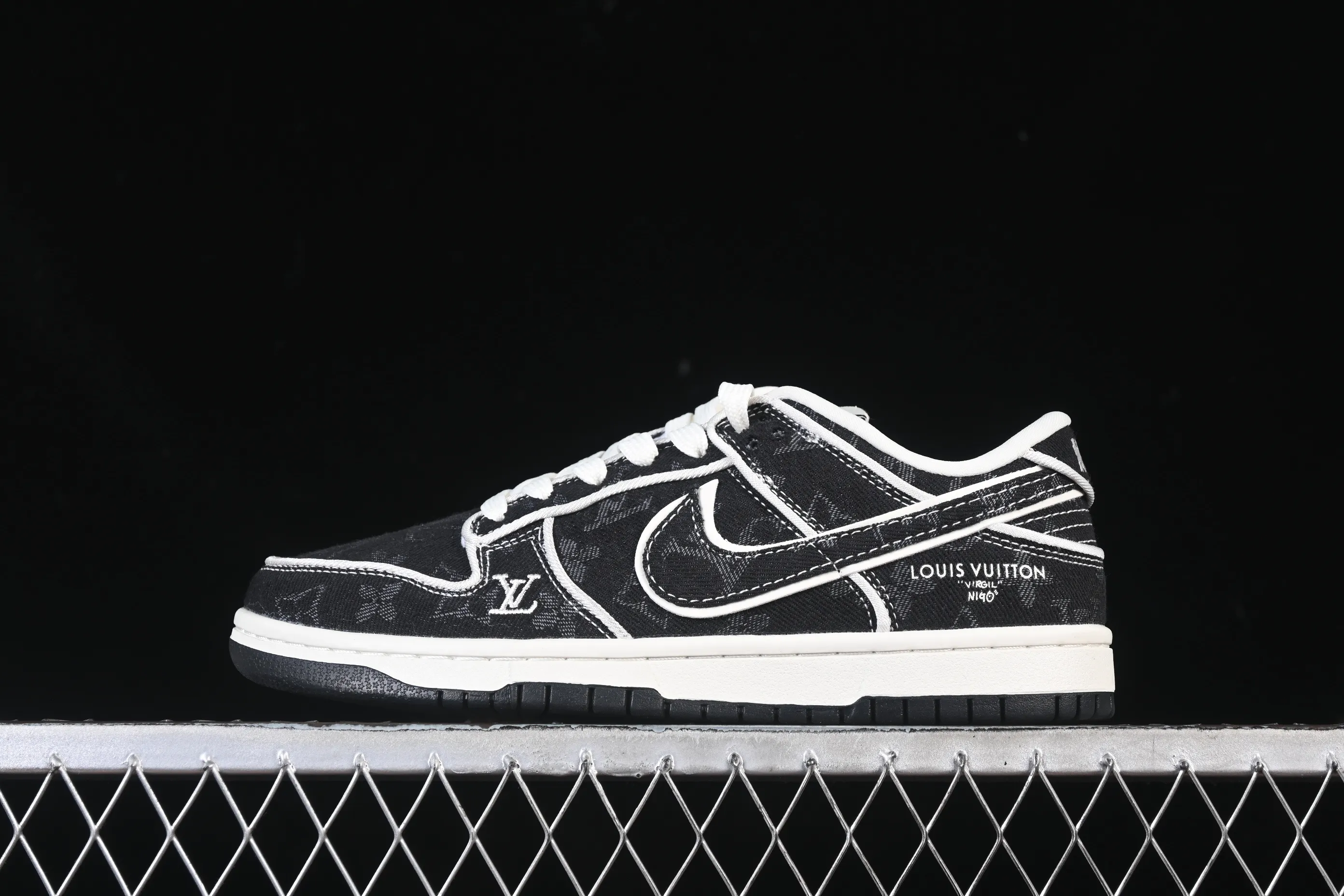 All categories Nk SB Dunk Series Nk SB Dunk Low High-end customized low-top sneakers Nike SB Dunk Low LV co-branded white and dark black denim High-end customized low-top casual sneakers SC0601-467
